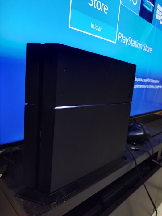 PlayStation 4 1Tb + 2 jogos + cabo de alimentação