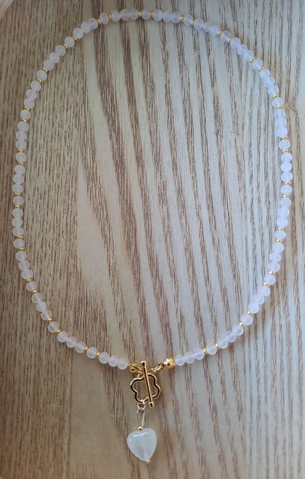 Nowy naszyjnik z matowego bialego kryształu