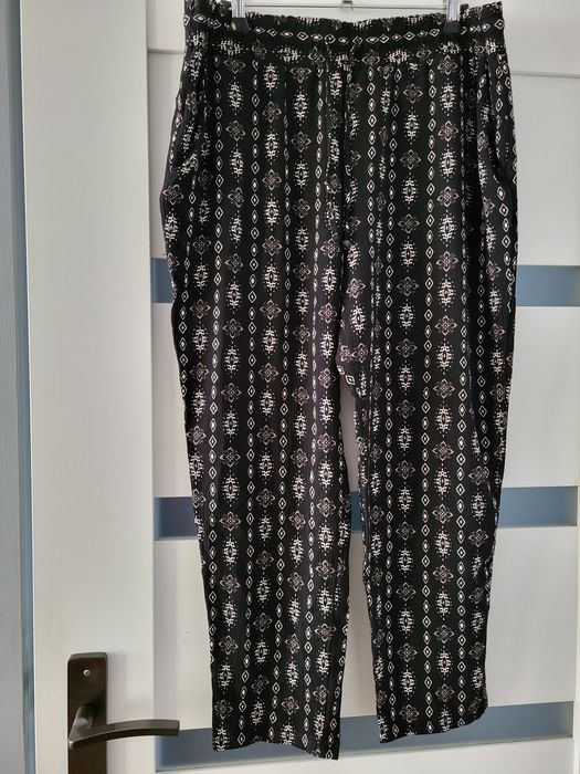 Spodnie M&S nr. 42/44 muślinowe