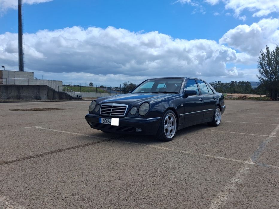 Mercedes Benz E300TD