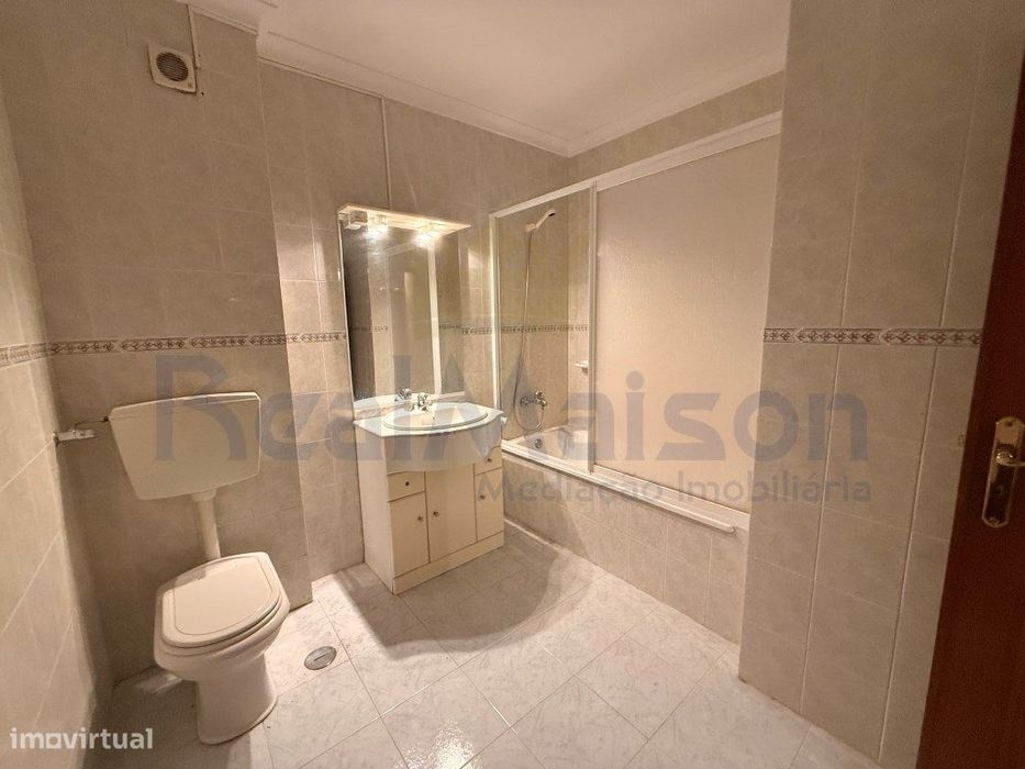 Vende-se Fantástico Apartamento c/ Parqueamento na Cavaleira
