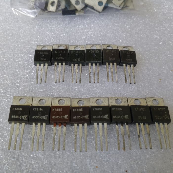 Транзистор КТ818