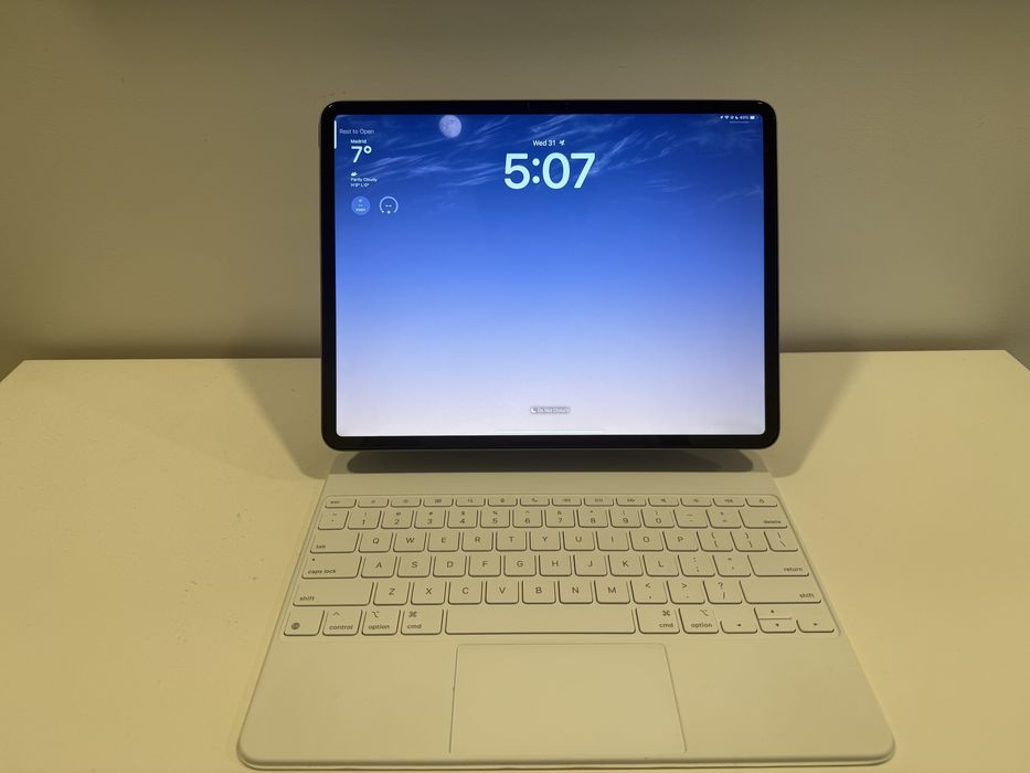 iPad Pro 13” M3 · 512GB · Magic Keyboard · Impecável