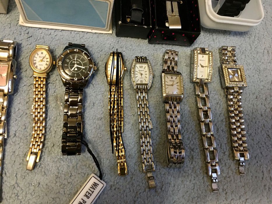 Женские стильные часики.