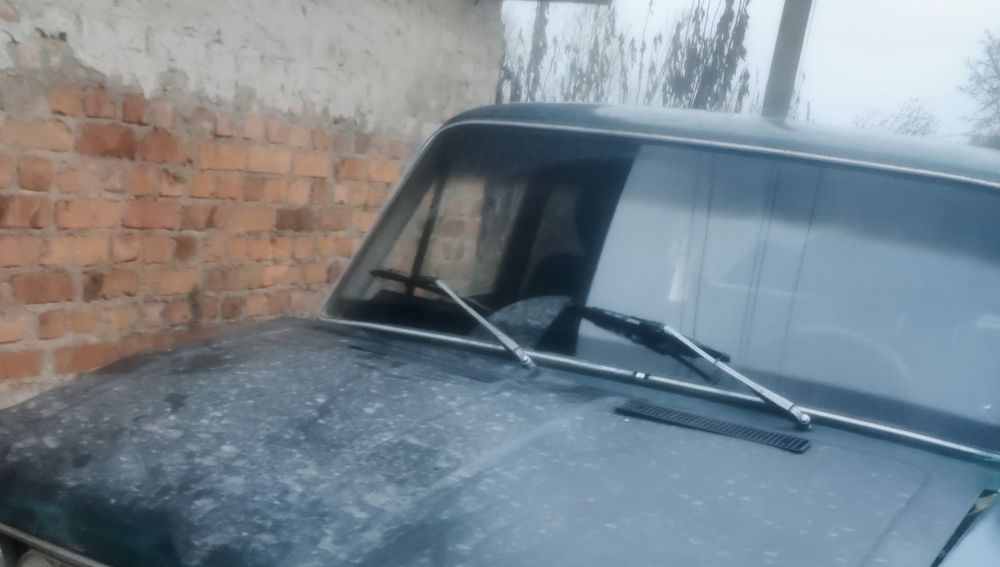 Продам лобове и заднее стекло ваз 2103
