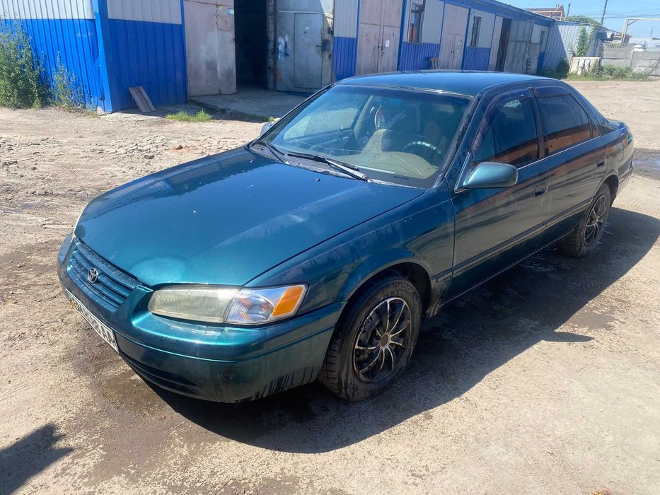 Toyota Camry 1998 год 2.2 бензин