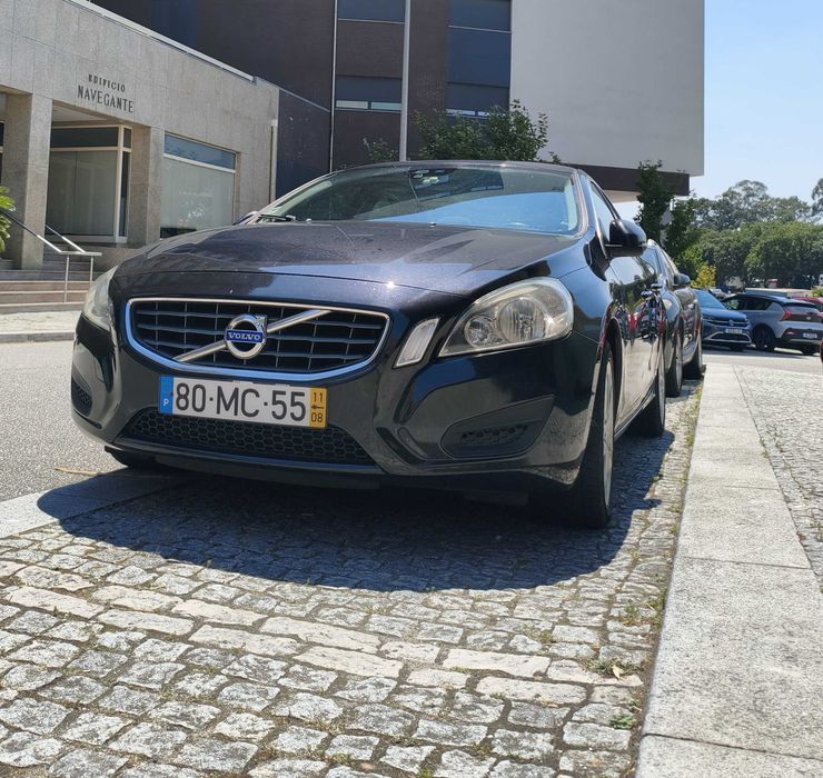 Volvo S60 D3 – Elegância Executiva, Proveniência Única e Transparência