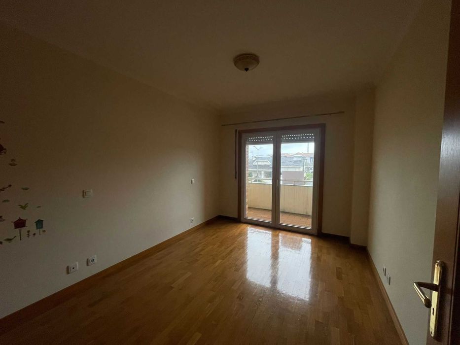 Apartamento T2 com Garagem Box em Mozelos