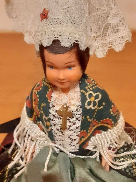 Винтажные сувенирные куклы в национальных костюмах Франции