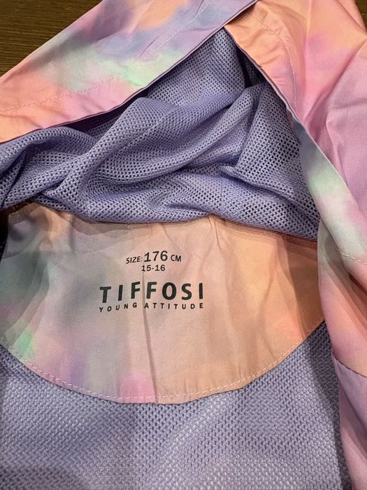Casaco curto com capuz – tons pastel Tiffosi