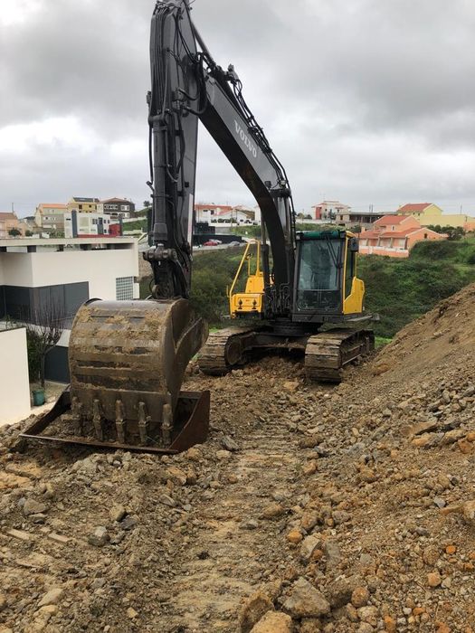 Serviço de escavadora com manobrador