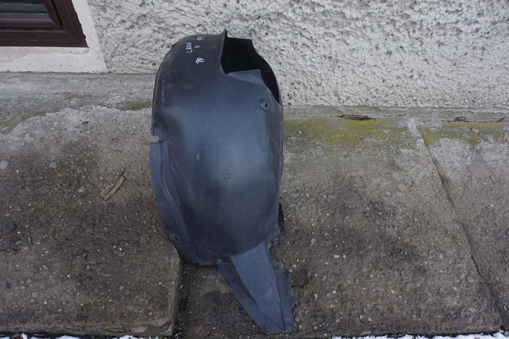 NADKOLE PRAWE PRZEDNIE SEAT LEON II 05/12r