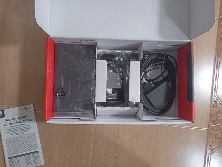 Nintendo Completa + Comando Branco Nintendo + Cartao 128gb + Capas