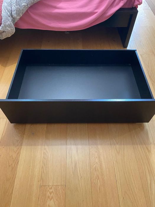 Cama de casal em bom estado