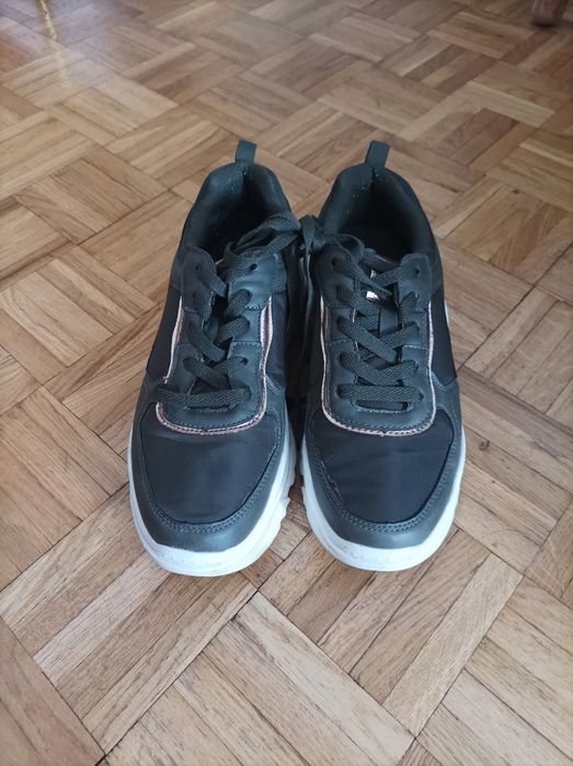 Sneakersy na platformie Cult