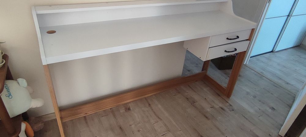 Письмовий  стіл .