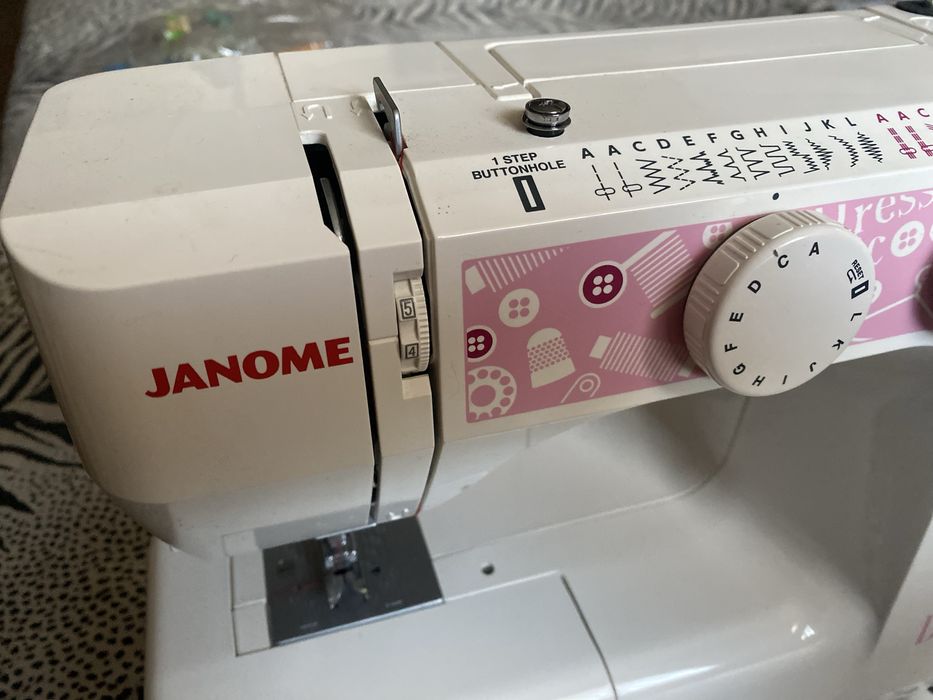 Швейная машина Janome Dress Code. Автомат