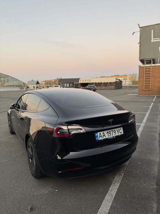 Tesla model 3 2021