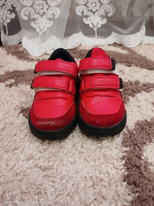 Кросівки на липучці 24р