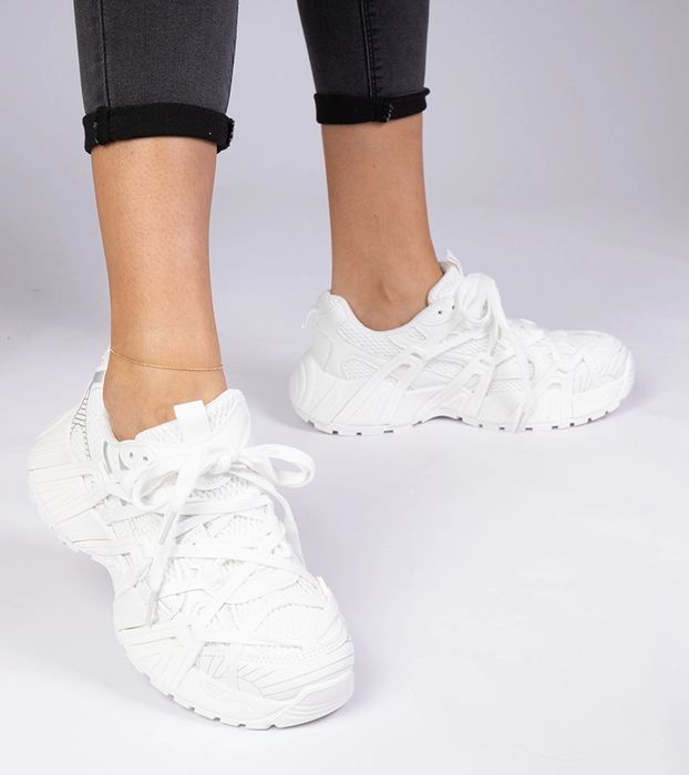 Białe sneakersy na masywnej podeszwie Telda