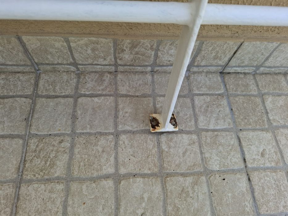 Vende se gradeamento branco