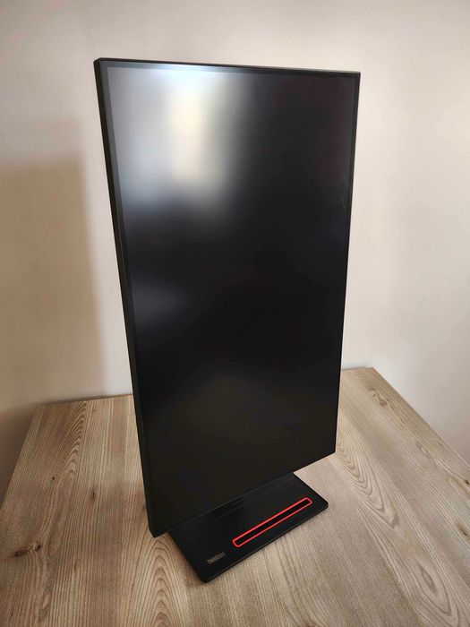 Monitor Lenovo 27 cali Bardzo dobrym stanie