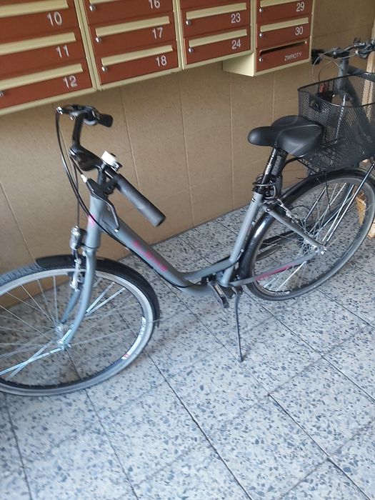 Rower polskiej firmy M-bike 3 letni według mnie w bardzo dobrym stanie  ,opony wymieniane kilka miesięcy temu ,również klocki hamulcowe wymienione