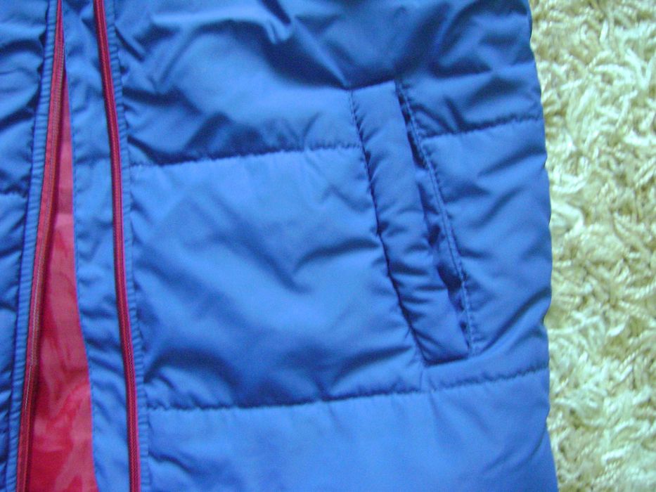 детская жилетка безрукавка на 6-8 лет (128) синтепон не сбивается