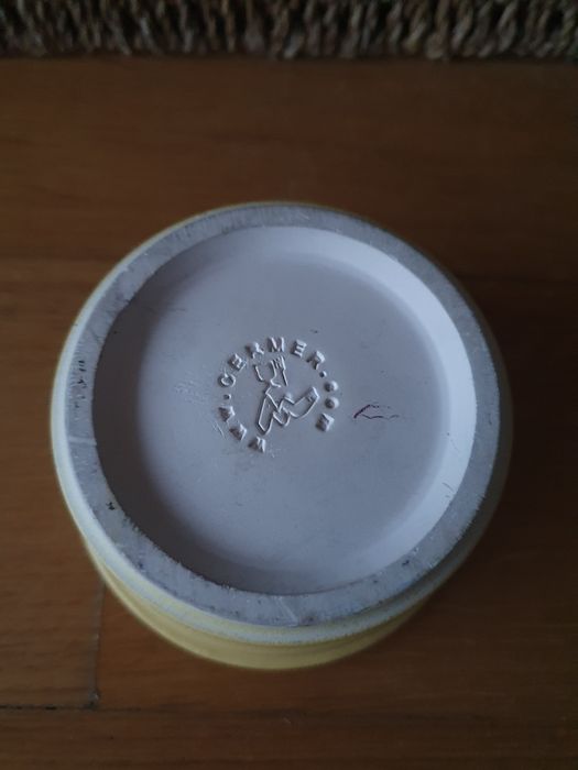 Żółte,ceramiczne naczynko