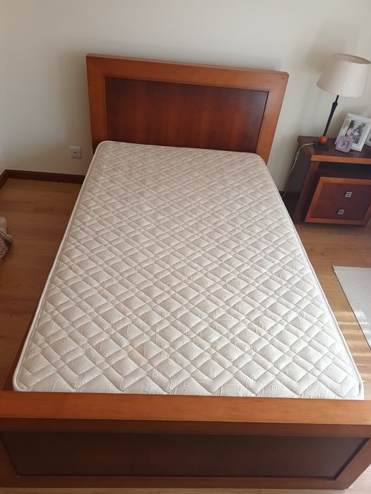 Vendo cama em bom estado