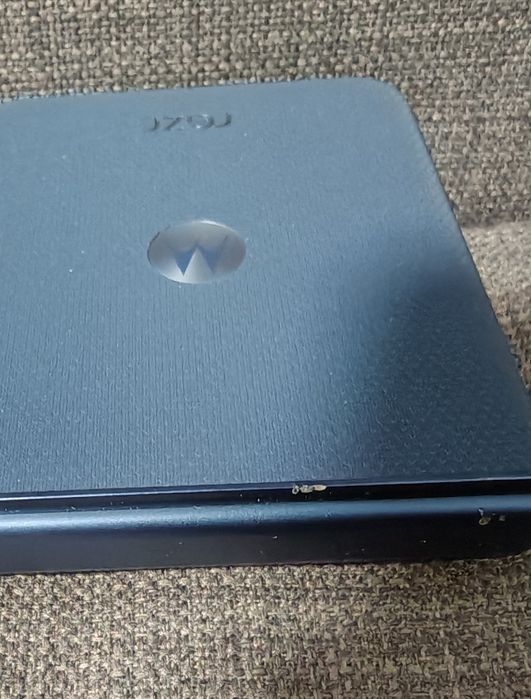 Смартфон Moto razr 2025 8/256