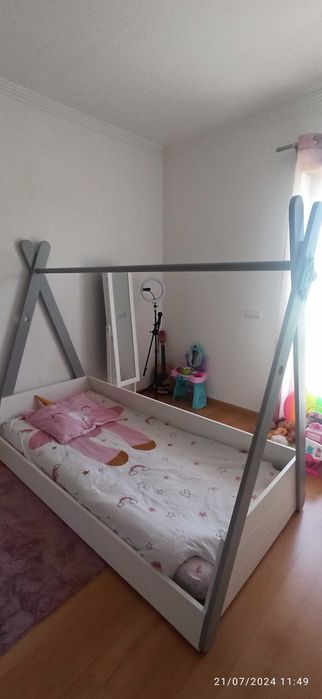 Cama de criança em forma de tenda de índio