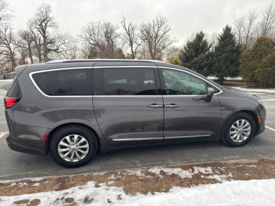 Chrysler Pacifica      2019