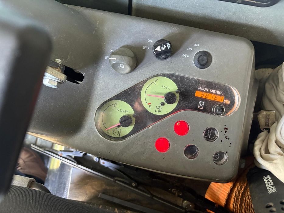 Vendo giratória yanmar vio33