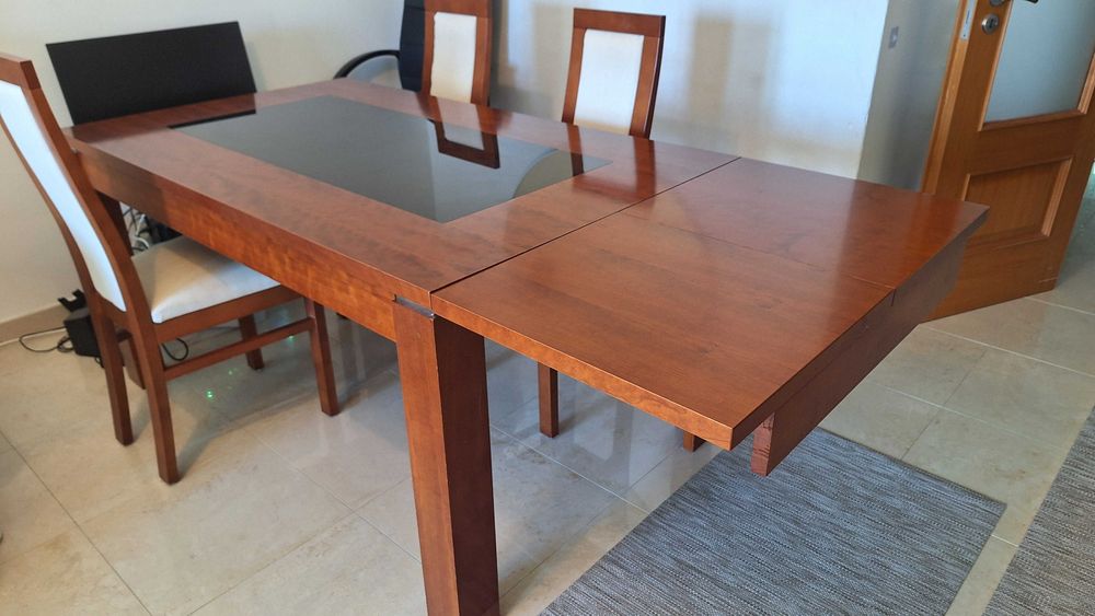 Mesa de jantar extensível madeira maciça + 4 cadeiras