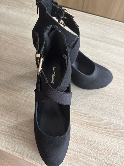 Buty na obcasie Graceland czarne 38