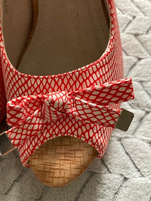Piękne buty na obcasie r39