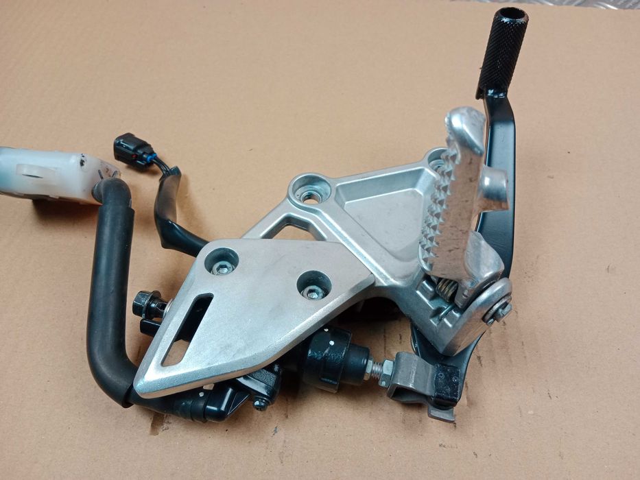 Honda CBR 650 R Set Prawy Kierowcy Pompa Dźwignia Hamulca Podnóżek
