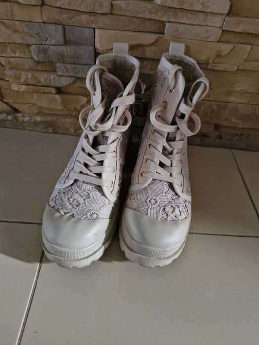 Botki beżowe DeeZee 37