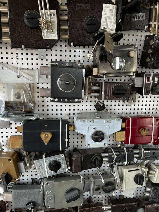 Медвежатники Харьков, открытие, вскрытие замков, дверей.