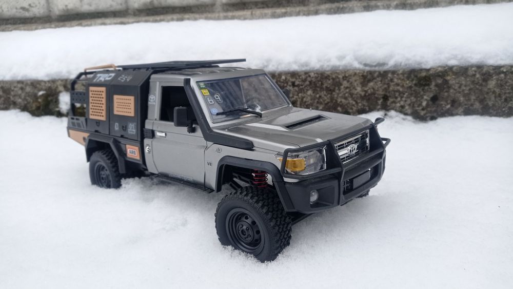 Продам машинку MN82S 1/12  Toyota land cruiser silver crauler джип rc