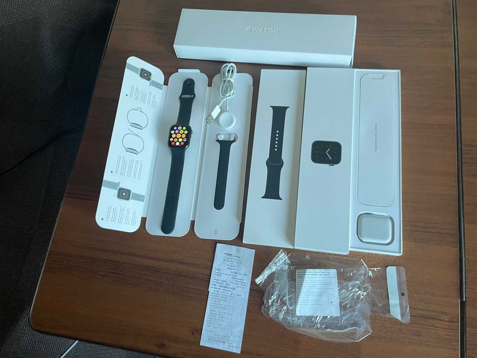 Apple Watch 6 (44mm) Space Gray ИДЕАЛ + 5 ремешков + защитные пленки
