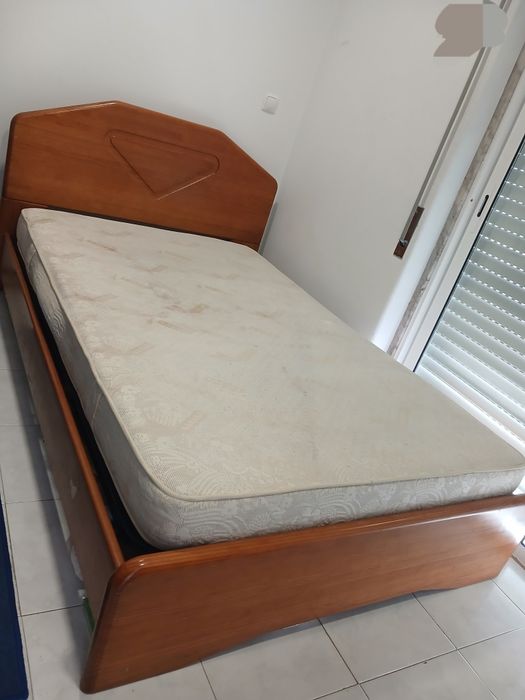 Cama Semi-Casal/Colchão + Cama