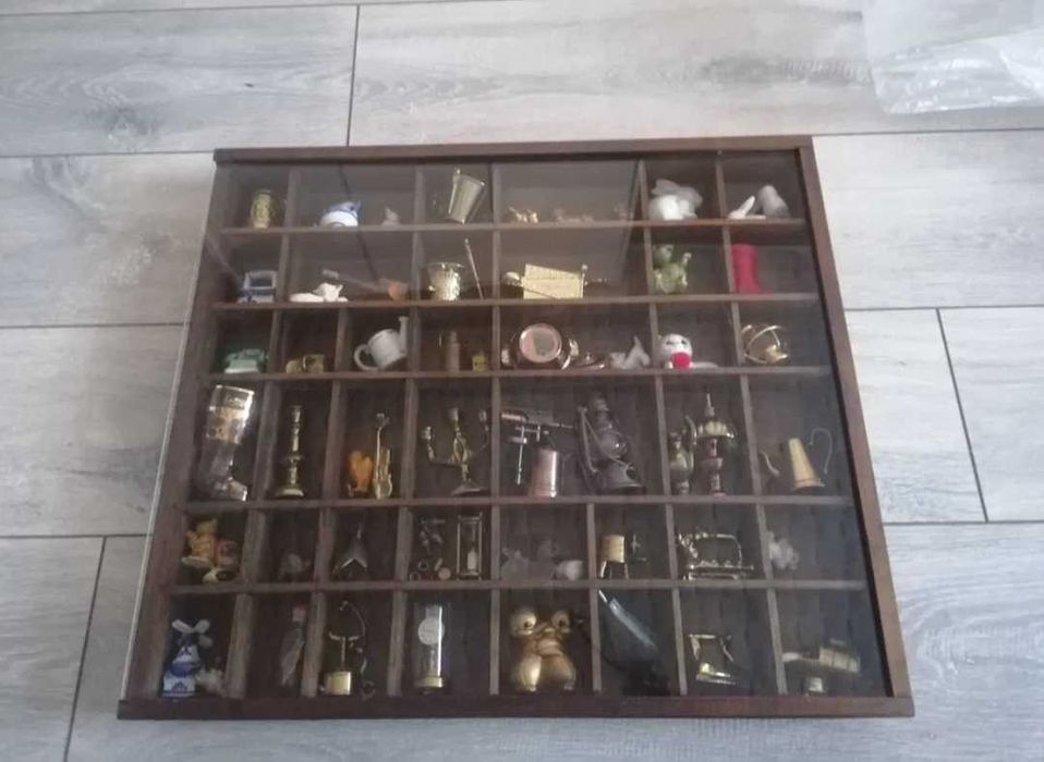 Przegródka drewniana z drobiazgami