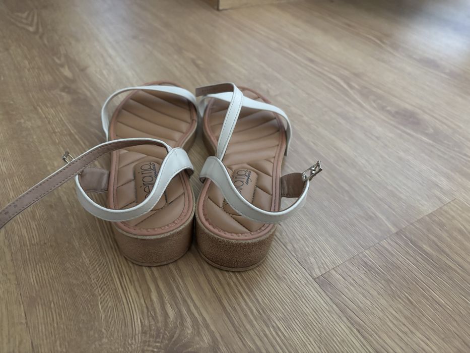 Sandalias bege creme