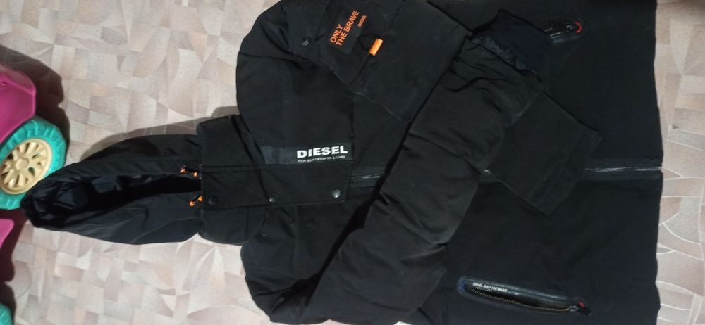 Куртка демісезонна для хлопця.