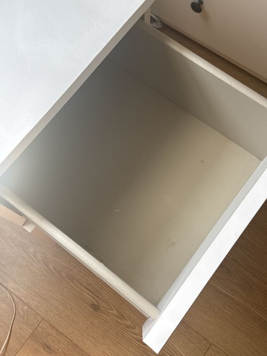 Mesinha de cabeceira IKEA