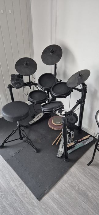 Bateria eletrónica Alesis Nitro Mesh Kit