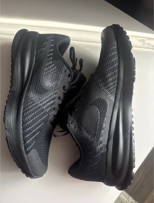 Нові кросівки nike run defy