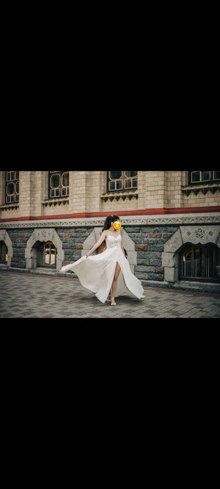 Весільна сукня зі шлейфом